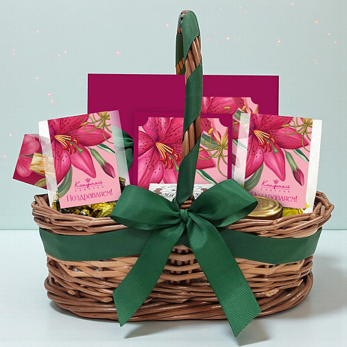 Подарочная корзина: конфеты глазированные, чай, варенье