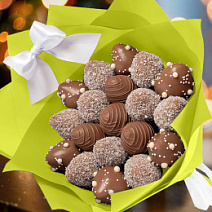 Свежая клубника в шоколаде букет 605г салатовый