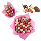 Букет розовый из свежей клубники в шоколаде с декором (31 ягода) 