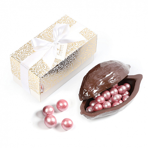 Какао боб из горького шоколада с драже "Фундук" в горьком шоколаде с декором розового цвета