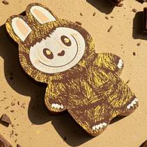 Шоколад молочный "Лабубушка" с желтым декором 18г