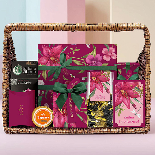 Подарочная корзина: конфеты глазированные, конфеты "Ассорти", варенье, чайный напиток