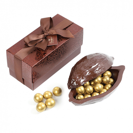 Какао боб из горького шоколада с драже "Фундук" в горьком шоколаде с золотым декором