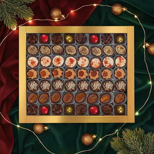 Новогодний набор конфет ручной работы 610г